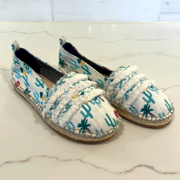 GB Girls tropical print espadrilles fringe slip on shoes size 2 - Picture 1 of 9